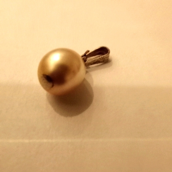 Jewelry - Vintage Single Pearl Pendant